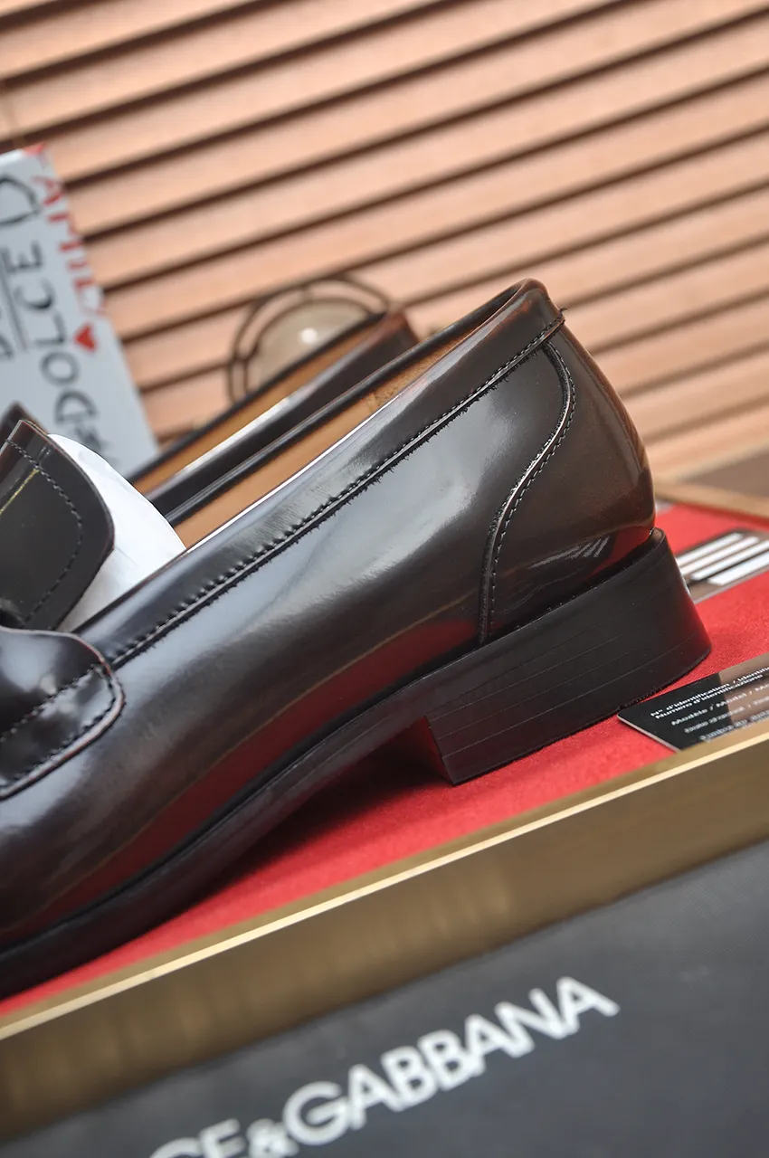 Men's men's shoes 💰500💶🌲 DG top 🔍🔍Men's new leather shoes 🚹 are on sale at the same time at the counter ⚠The uppers are imported cowhide from Italy, the entire imported cowhide lining, imported accessories 💪💪, completely 1⃣️ vs 1⃣️ replica 🇮 🇹💪💪, ⚠Sole: The original sole is specially provided by the original factory, the exclusive movable molded sole is super comfortable, ⚠The original factory follows the order, 🔍🔍high quality, you can enter and exit the counter at will, welcome to compare ⚠Size: 38-44 (45 customized)